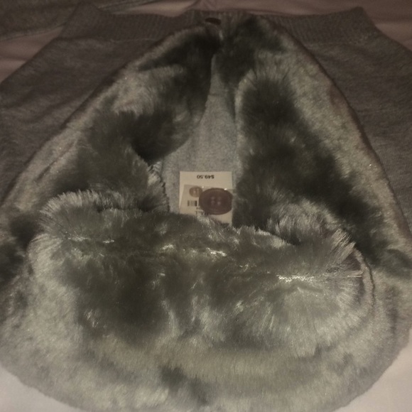 Express Design Studio Gray Fur-Trimmed Crop Top - Picture 3 of 6